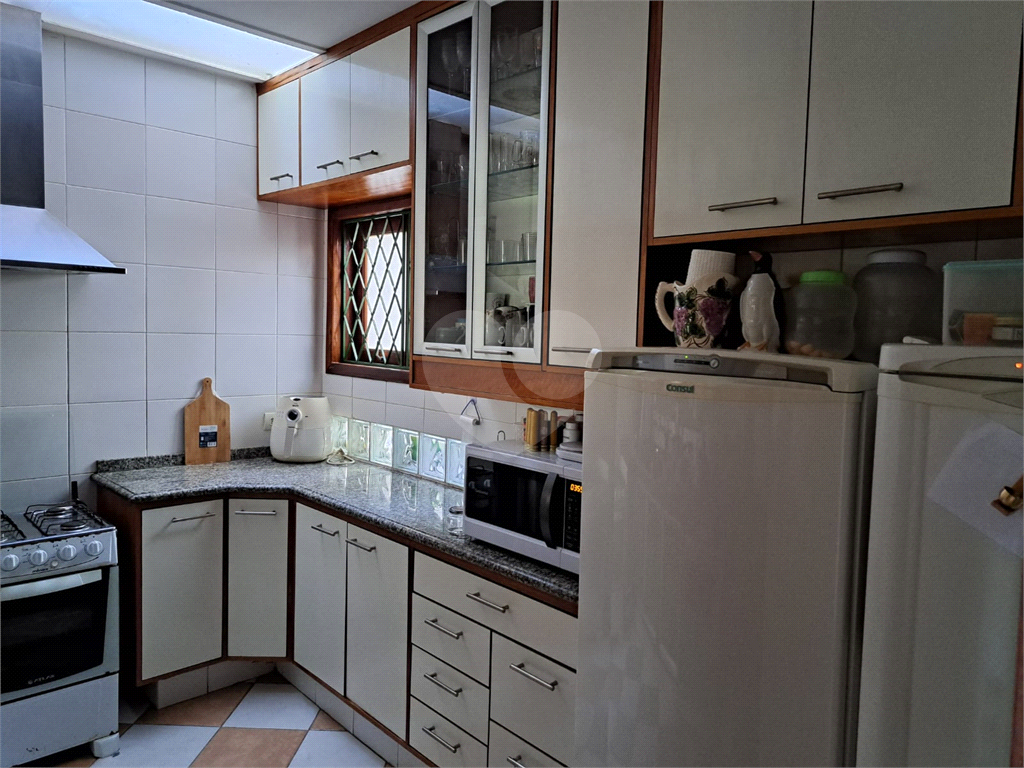 Casa chalé Horto Florestal com 360m2, 4 quartos, 2 suítes, 5 banheiros e 6 vagas de garagem