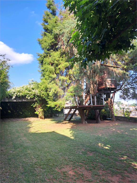 Casa chalé Horto Florestal com 360m2, 4 quartos, 2 suítes, 5 banheiros e 6 vagas de garagem