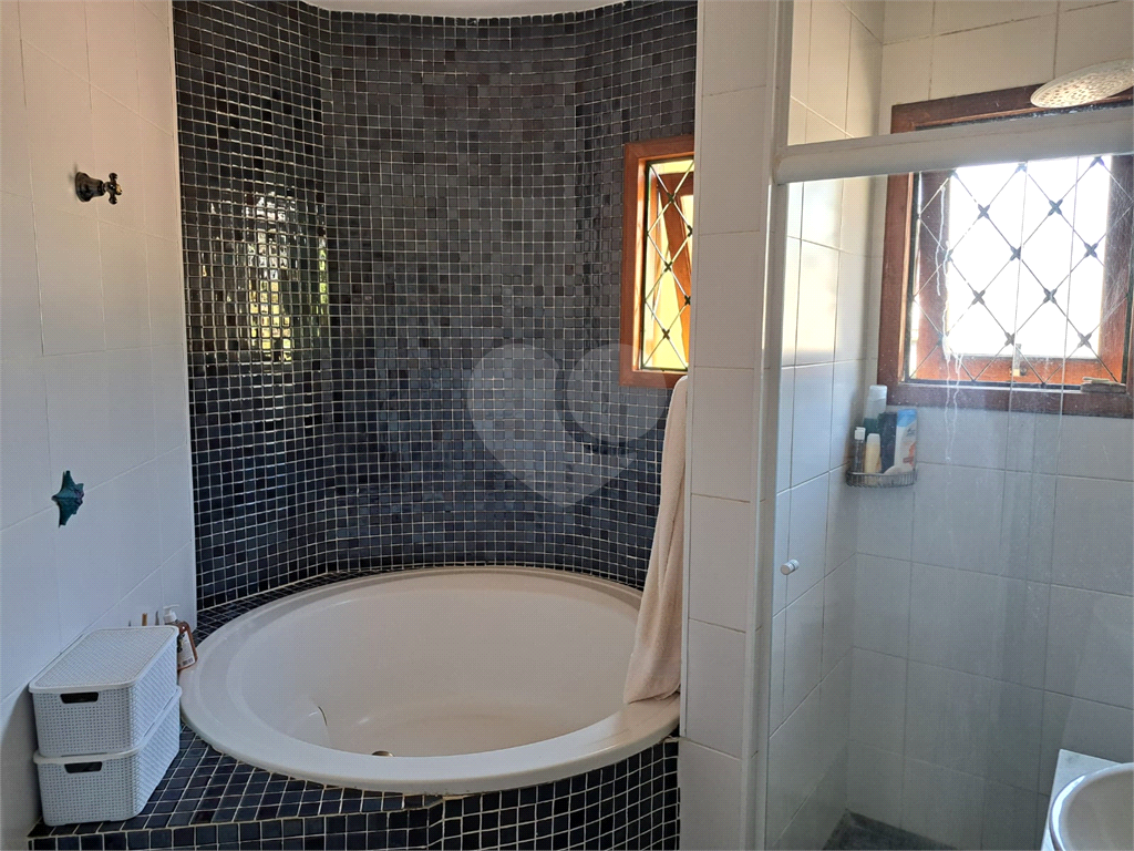 Casa chalé Horto Florestal com 360m2, 4 quartos, 2 suítes, 5 banheiros e 6 vagas de garagem