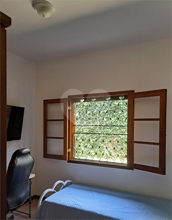 Casa chalé Horto Florestal com 360m2, 4 quartos, 2 suítes, 5 banheiros e 6 vagas de garagem
