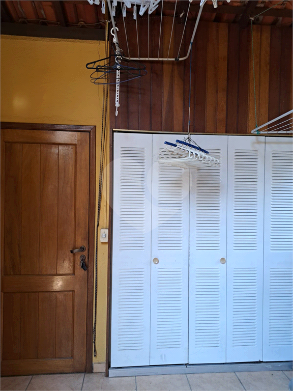 Casa chalé Horto Florestal com 360m2, 4 quartos, 2 suítes, 5 banheiros e 6 vagas de garagem