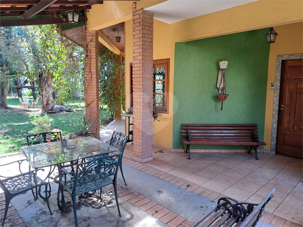 Casa chalé Horto Florestal com 360m2, 4 quartos, 2 suítes, 5 banheiros e 6 vagas de garagem