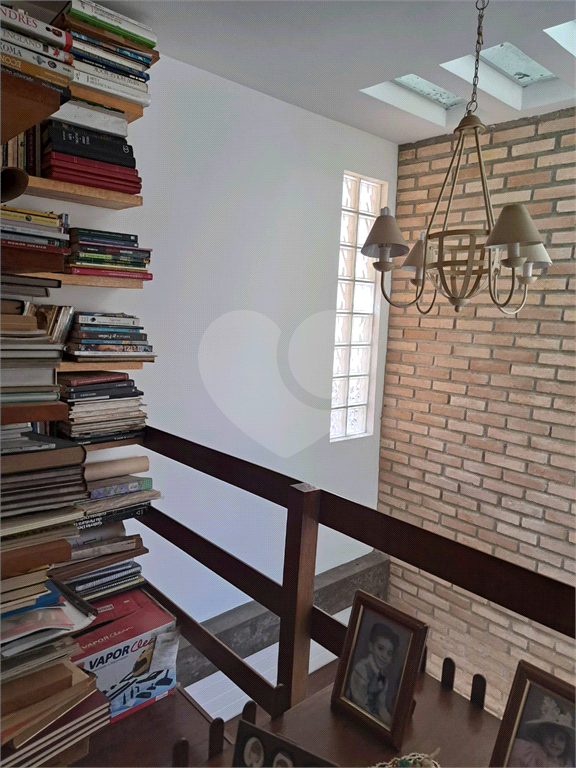 Casa chalé Horto Florestal com 360m2, 4 quartos, 2 suítes, 5 banheiros e 6 vagas de garagem