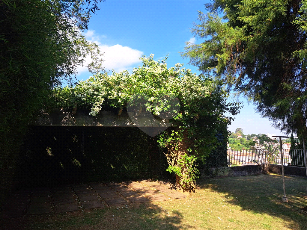 Casa chalé Horto Florestal com 360m2, 4 quartos, 2 suítes, 5 banheiros e 6 vagas de garagem