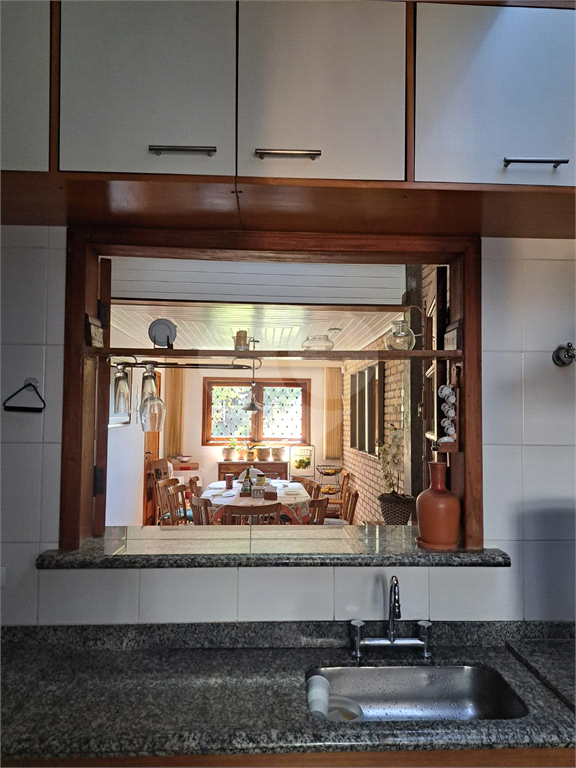 Casa chalé Horto Florestal com 360m2, 4 quartos, 2 suítes, 5 banheiros e 6 vagas de garagem