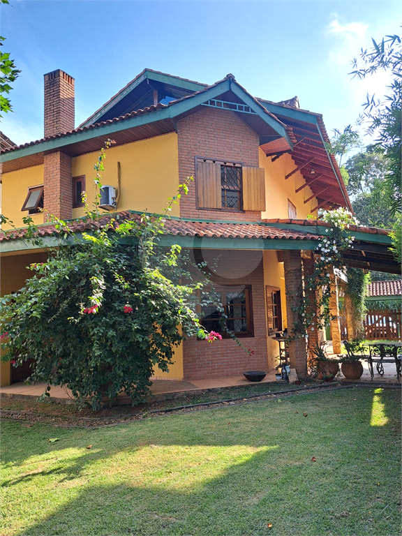 Casa chalé Horto Florestal com 360m2, 4 quartos, 2 suítes, 5 banheiros e 6 vagas de garagem