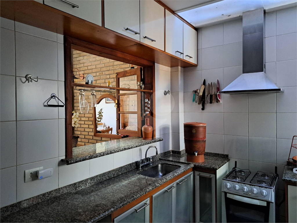 Casa chalé Horto Florestal com 360m2, 4 quartos, 2 suítes, 5 banheiros e 6 vagas de garagem