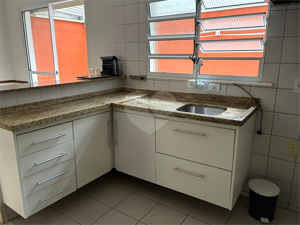 Casa de condomínio perto do Metro Praça da Árvore