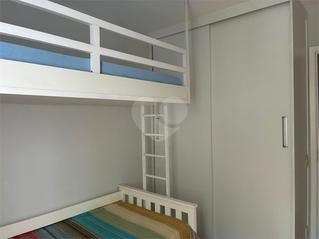 Casa de condomínio perto do Metro Praça da Árvore