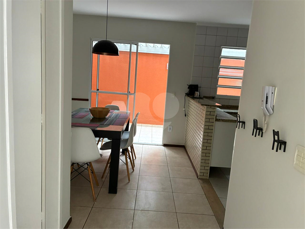 Casa de condomínio perto do Metro Praça da Árvore