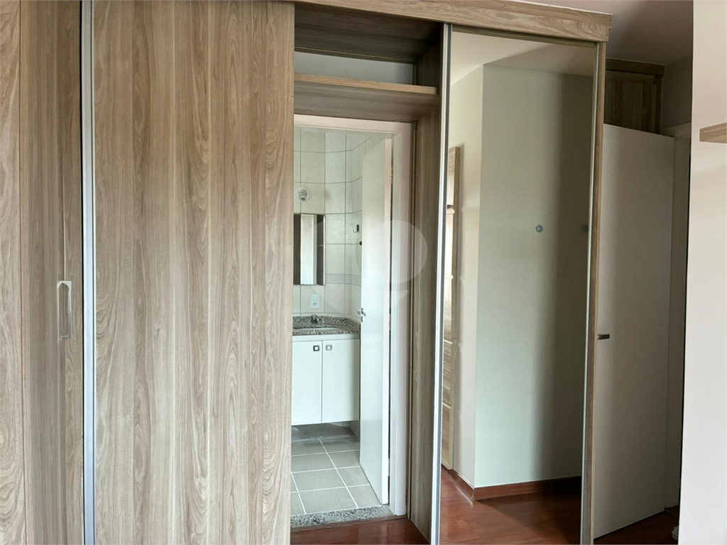 Casa de condomínio perto do Metro Praça da Árvore