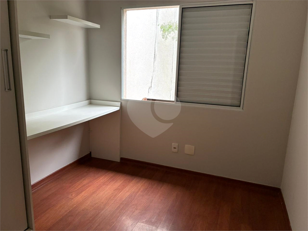 Casa de condomínio perto do Metro Praça da Árvore