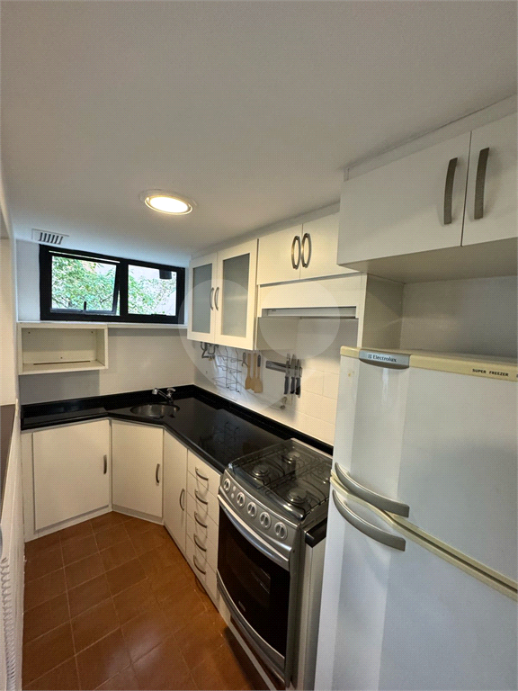 APARTAMENTO em ITAIM BIBI