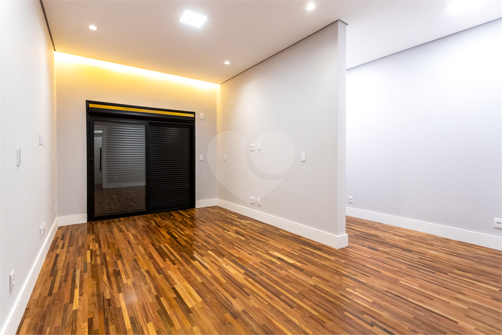 "Casa à Venda no Residencial Itahyê | 5 Suítes, Piscina com Sauna e Acabamento de Alto Padrão