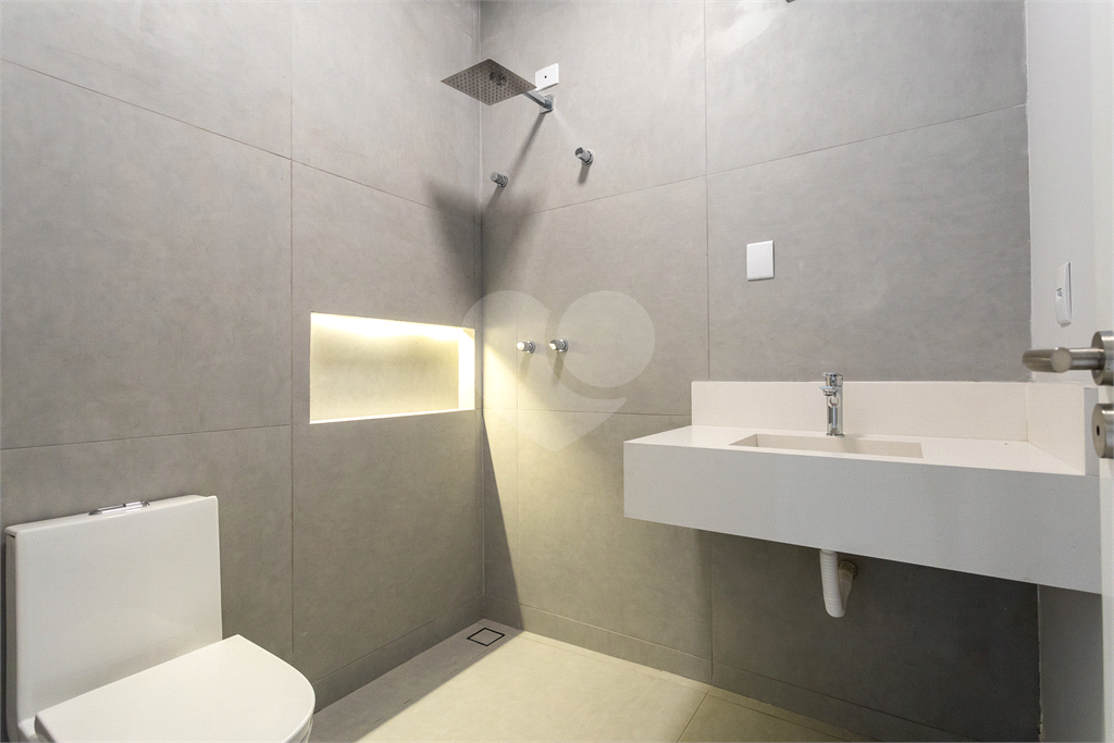 "Casa à Venda no Residencial Itahyê | 5 Suítes, Piscina com Sauna e Acabamento de Alto Padrão