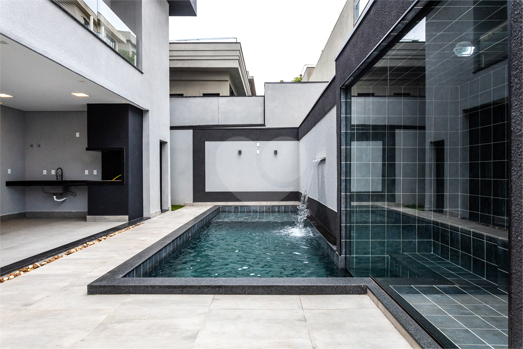 "Casa à Venda no Residencial Itahyê | 5 Suítes, Piscina com Sauna e Acabamento de Alto Padrão