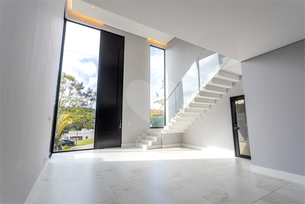 "Casa à Venda no Residencial Itahyê | 5 Suítes, Piscina com Sauna e Acabamento de Alto Padrão