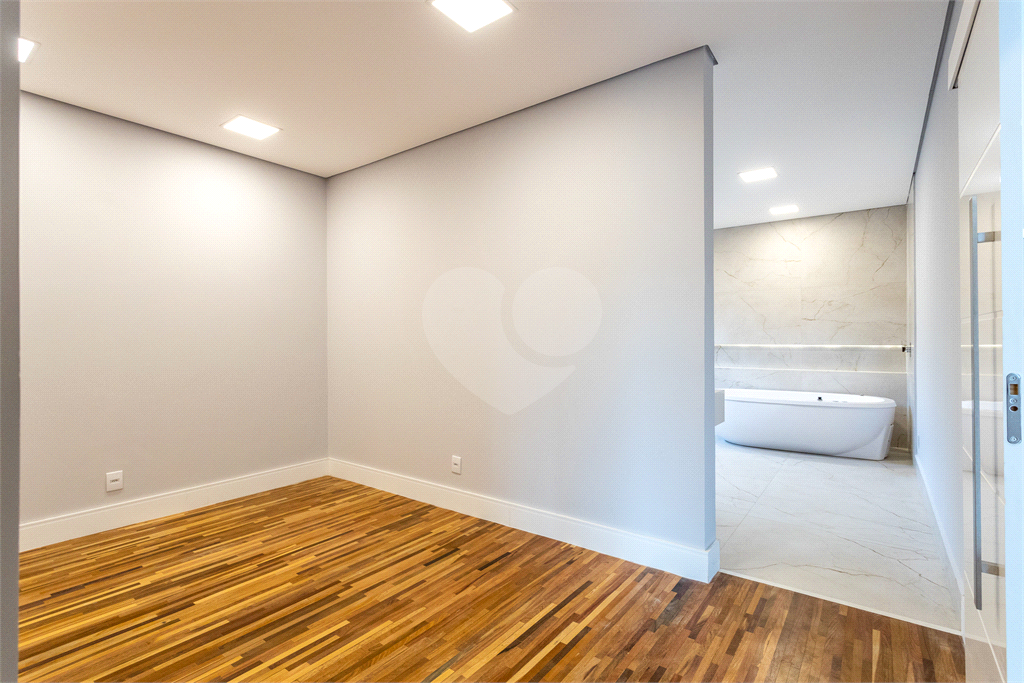 "Casa à Venda no Residencial Itahyê | 5 Suítes, Piscina com Sauna e Acabamento de Alto Padrão