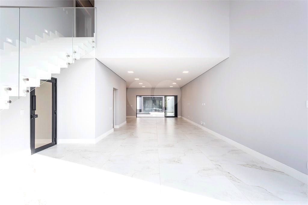 "Casa à Venda no Residencial Itahyê | 5 Suítes, Piscina com Sauna e Acabamento de Alto Padrão