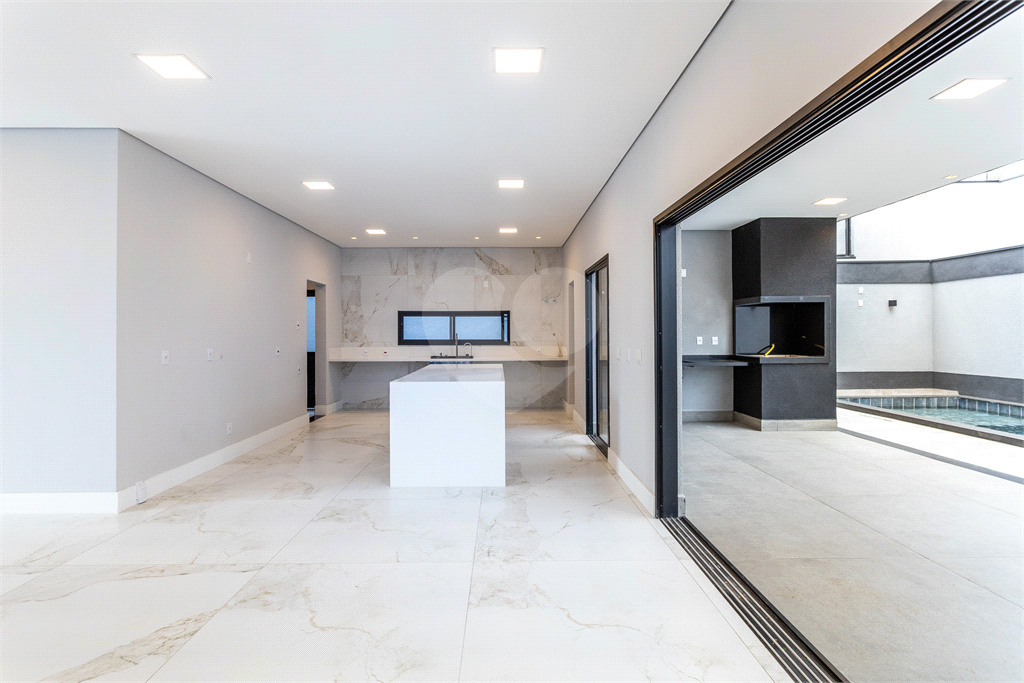 "Casa à Venda no Residencial Itahyê | 5 Suítes, Piscina com Sauna e Acabamento de Alto Padrão