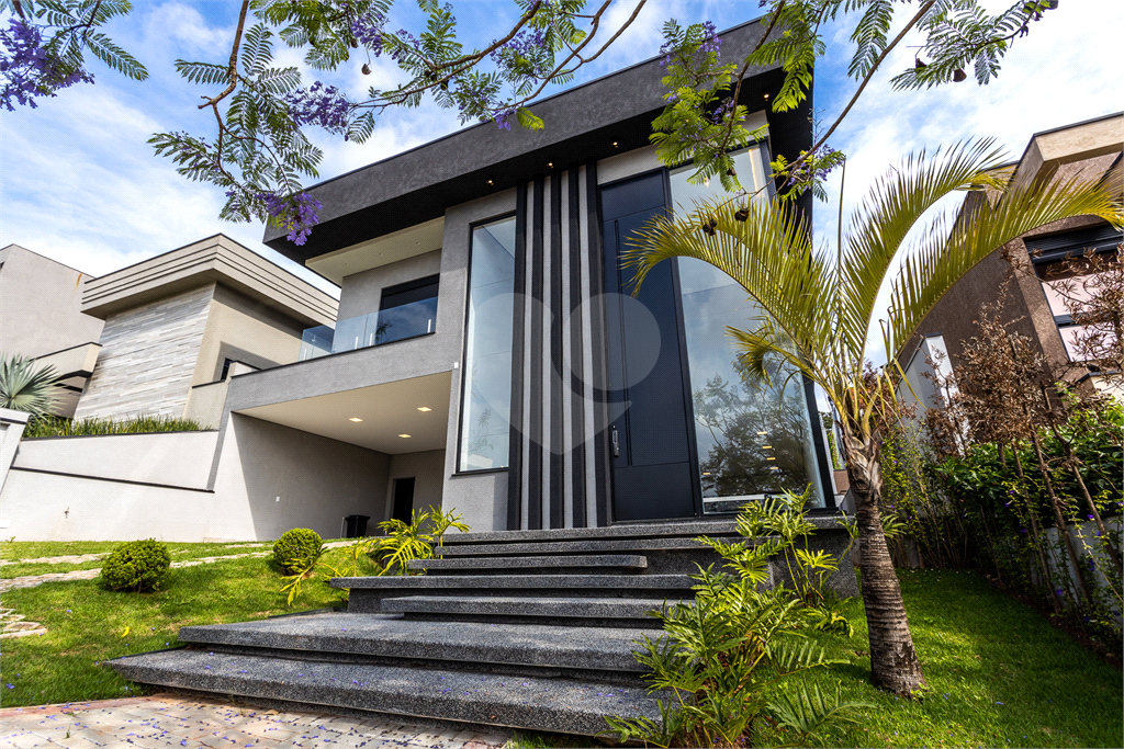 "Casa à Venda no Residencial Itahyê | 5 Suítes, Piscina com Sauna e Acabamento de Alto Padrão