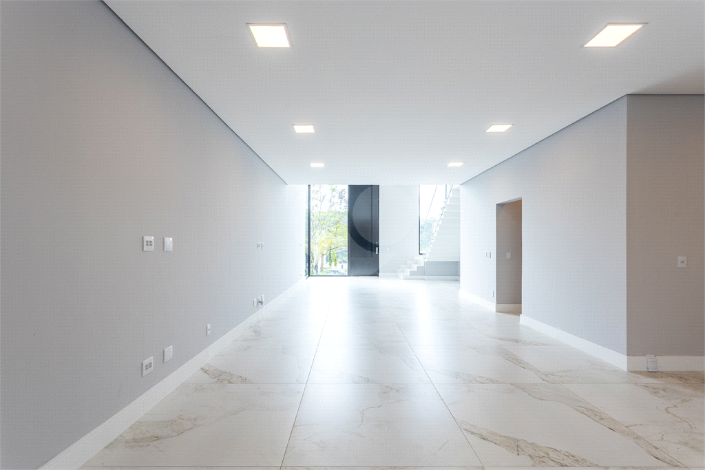 "Casa à Venda no Residencial Itahyê | 5 Suítes, Piscina com Sauna e Acabamento de Alto Padrão