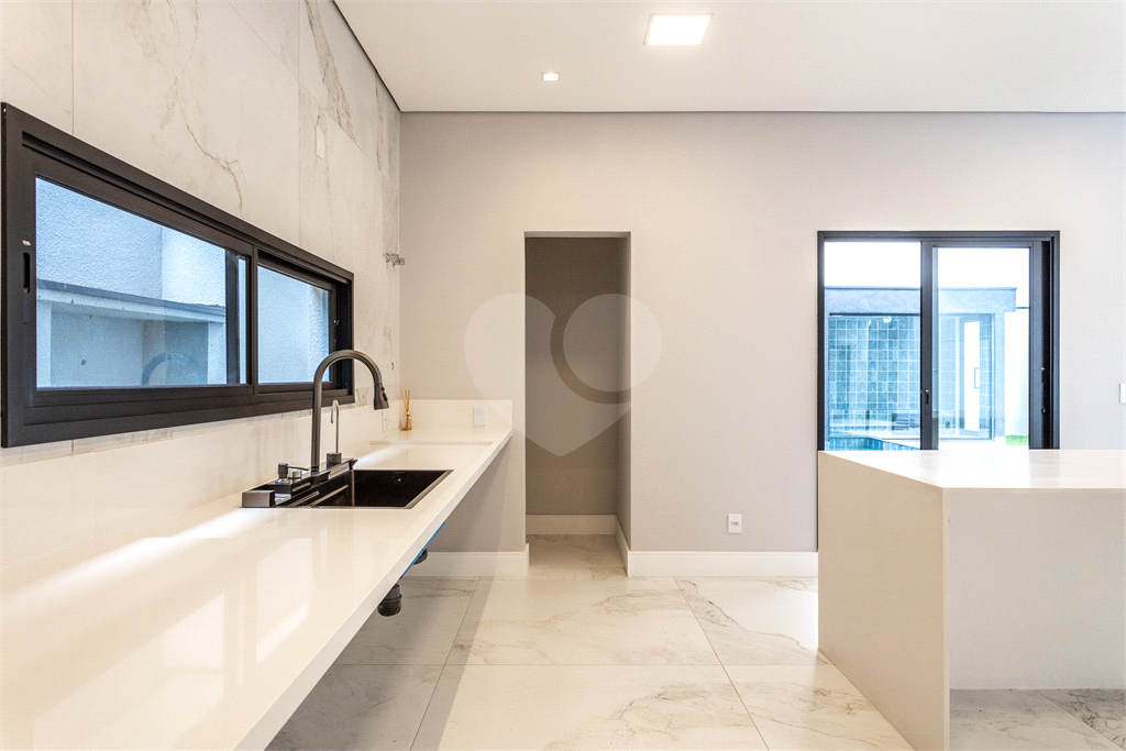 "Casa à Venda no Residencial Itahyê | 5 Suítes, Piscina com Sauna e Acabamento de Alto Padrão