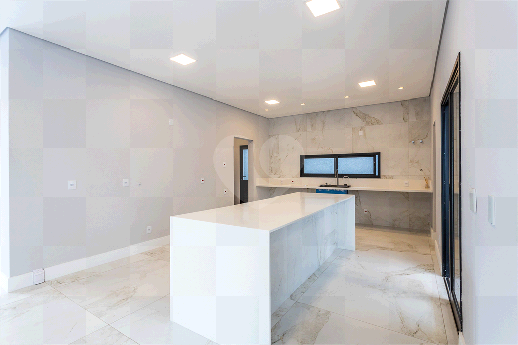 "Casa à Venda no Residencial Itahyê | 5 Suítes, Piscina com Sauna e Acabamento de Alto Padrão