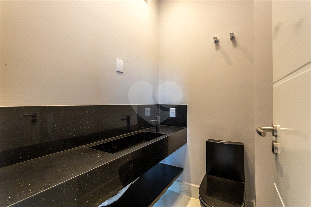 "Casa à Venda no Residencial Itahyê | 5 Suítes, Piscina com Sauna e Acabamento de Alto Padrão