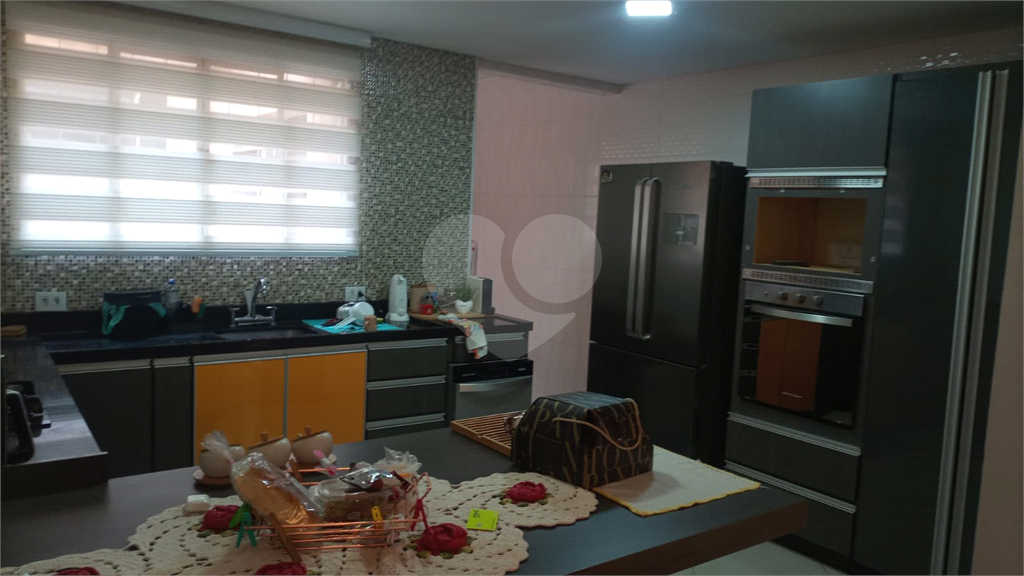 Casa Térrea com 3 Quartos, Suíte e Porão Gigante: Seu Novo Lar Espera por Você!