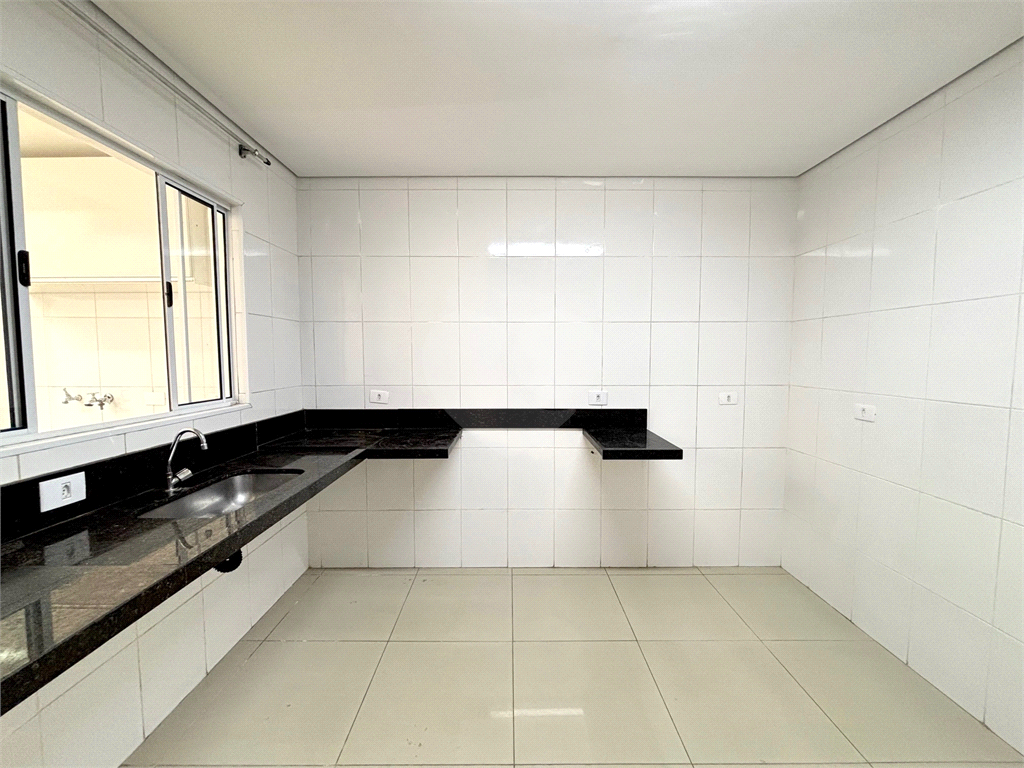 Sobrado a venda na Vila Constança com 2 suítes, 2 vagas e área gourmet.