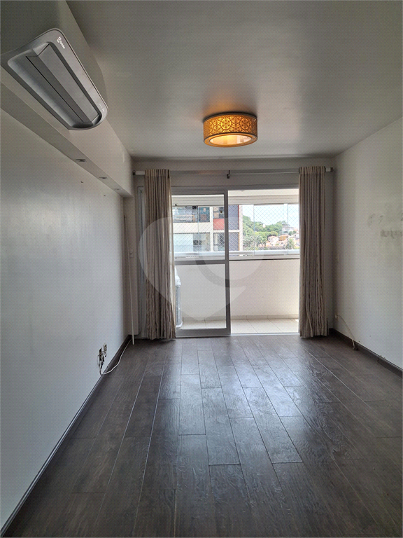 APARTAMENTO em ALTO DA LAPA