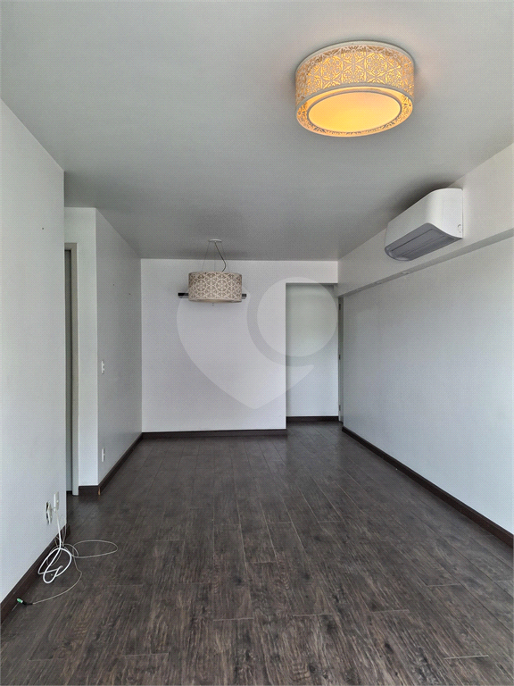 APARTAMENTO em ALTO DA LAPA