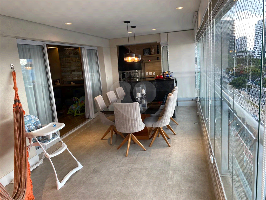Apartamento com 3 suítes e 2 vagas na Barra Funda - Zona Oeste - SP