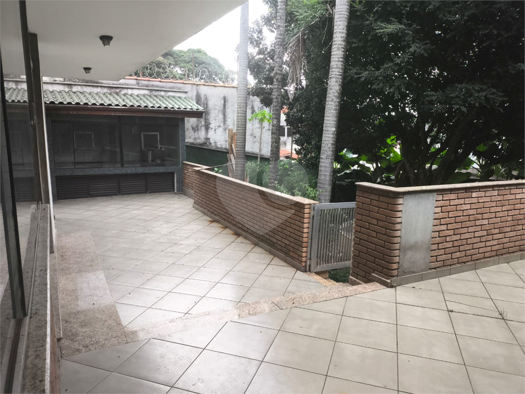 Vende - se Casa Alto Padrão Palmas do Tremembe 284m² 