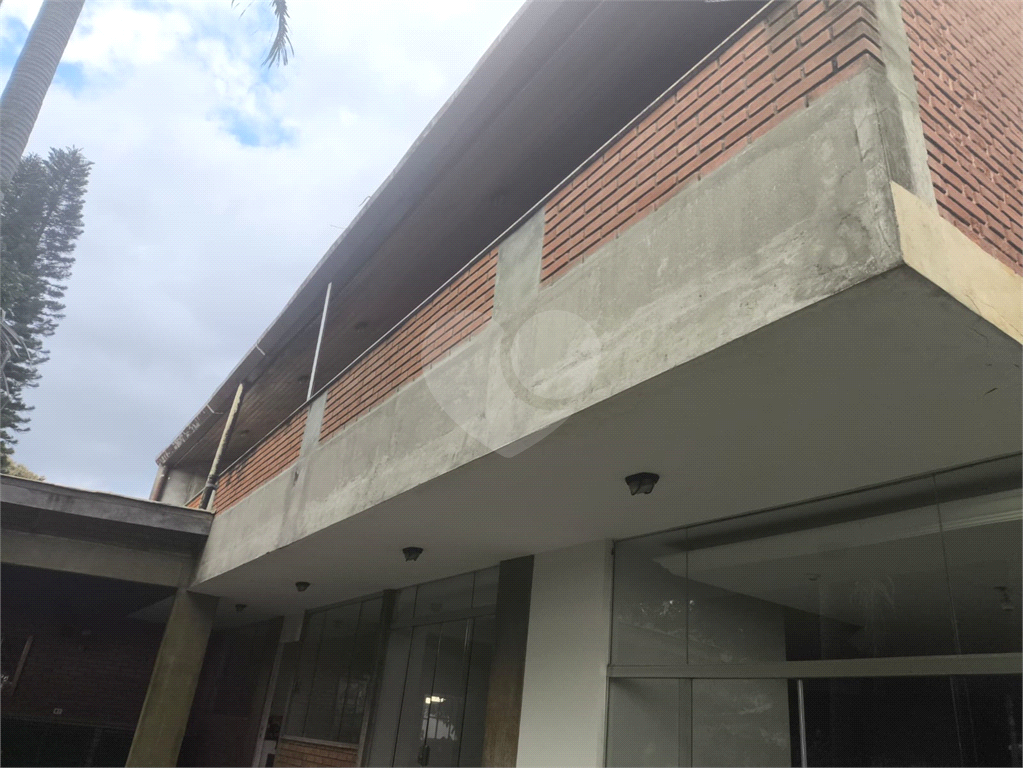 Vende - se Casa Alto Padrão Palmas do Tremembe 284m² 