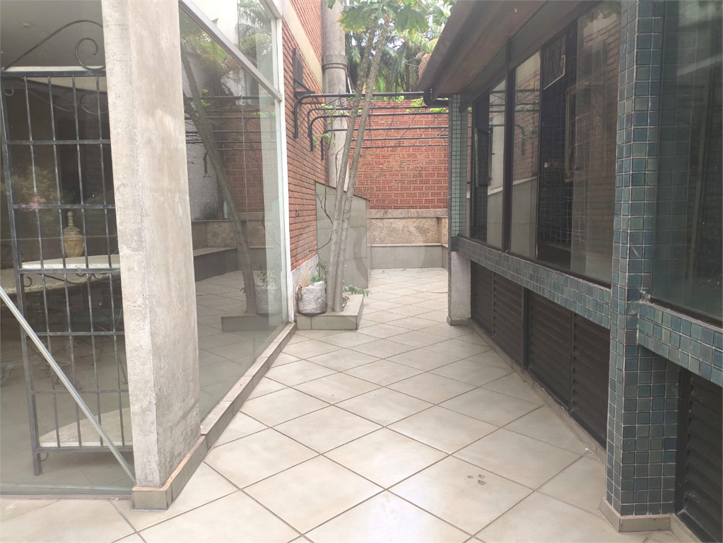 Vende - se Casa Alto Padrão Palmas do Tremembe 284m² 