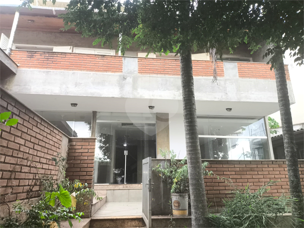 Vende - se Casa Alto Padrão Palmas do Tremembe 284m² 