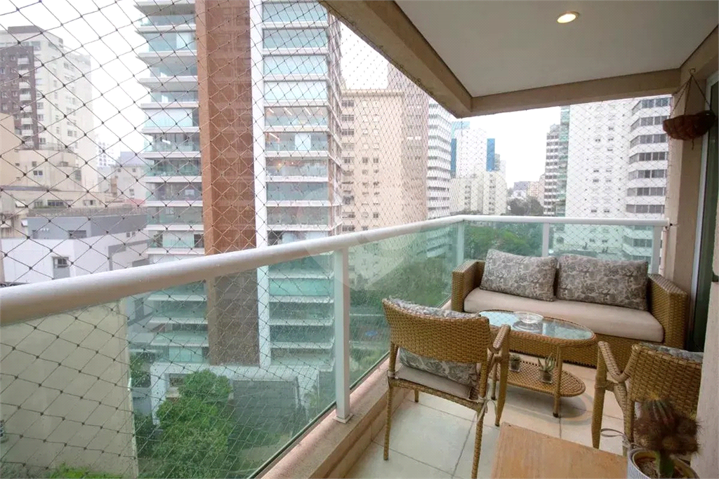 Apartamento padrão exclusivo numa das melhores ruas do Paraiso - 3 suítes - andar alto