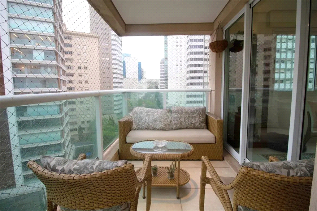 Apartamento padrão exclusivo numa das melhores ruas do Paraiso - 3 suítes - andar alto