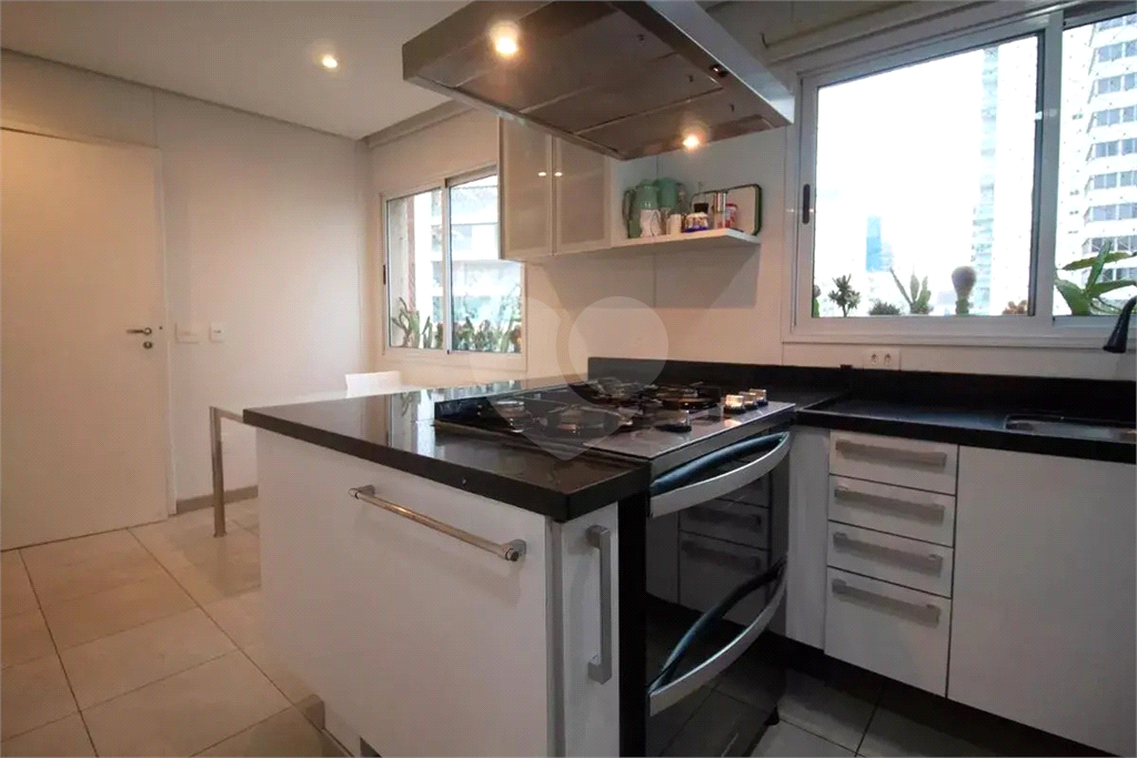 Apartamento padrão exclusivo numa das melhores ruas do Paraiso - 3 suítes - andar alto