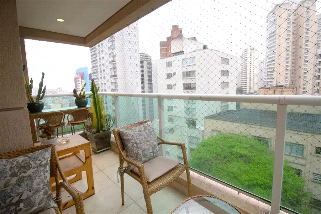 Apartamento padrão exclusivo numa das melhores ruas do Paraiso - 3 suítes - andar alto