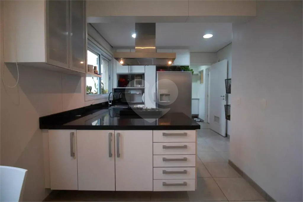Apartamento padrão exclusivo numa das melhores ruas do Paraiso - 3 suítes - andar alto