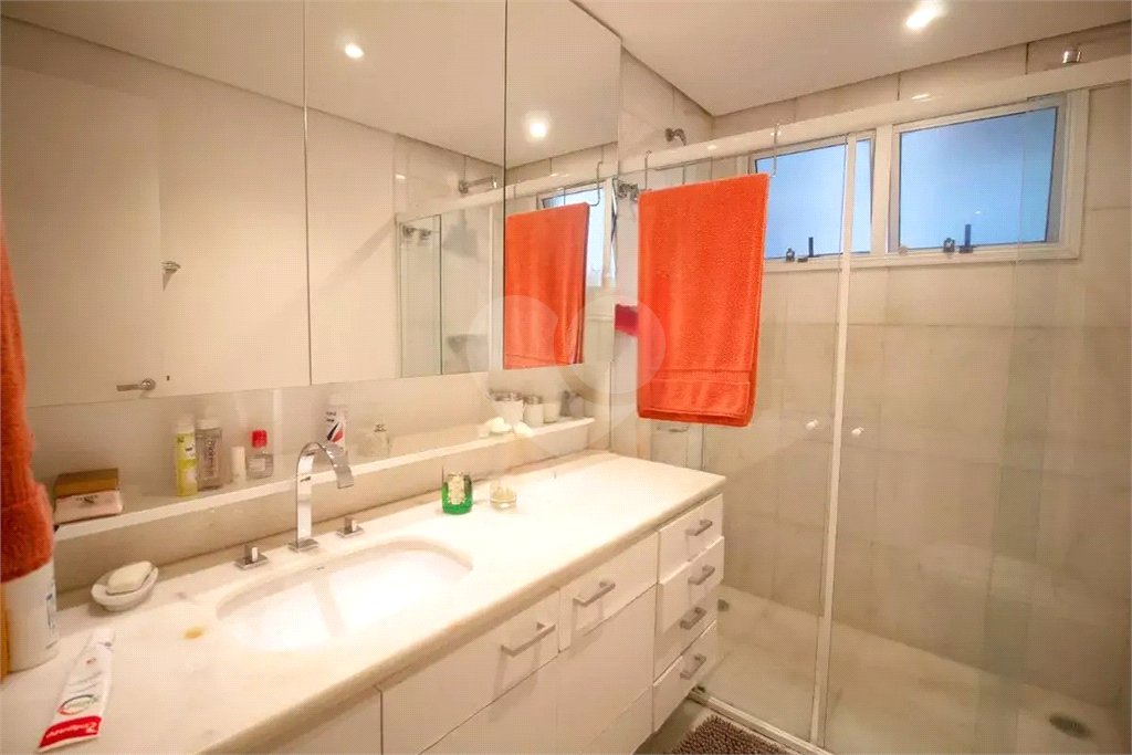 Apartamento padrão exclusivo numa das melhores ruas do Paraiso - 3 suítes - andar alto