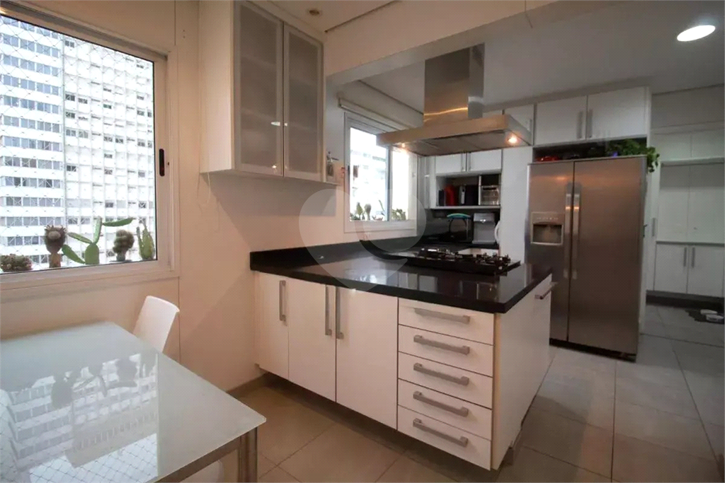 Apartamento padrão exclusivo numa das melhores ruas do Paraiso - 3 suítes - andar alto