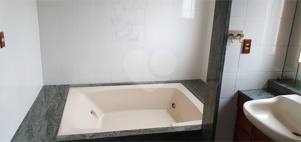  Casa à Venda no Residencial 1 – Alphaville | 4 Suítes, 610m² de Terreno
