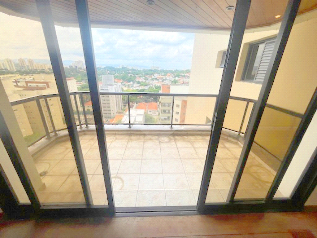 APARTAMENTO em VILA LEOPOLDINA