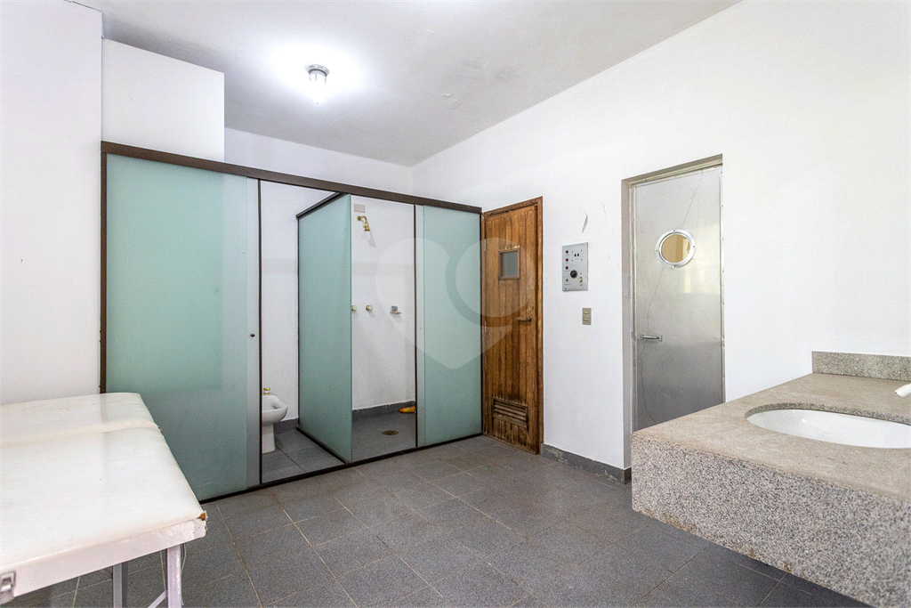 Casa de Luxo à Venda no Alphaville Residencial 0 – 4 Suítes, 1500m² de Terreno, Garagem para 10+ Car