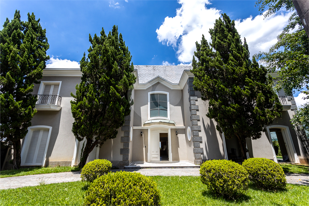 Casa de Luxo à Venda no Alphaville Residencial 0 – 4 Suítes, 1500m² de Terreno, Garagem para 10+ Car