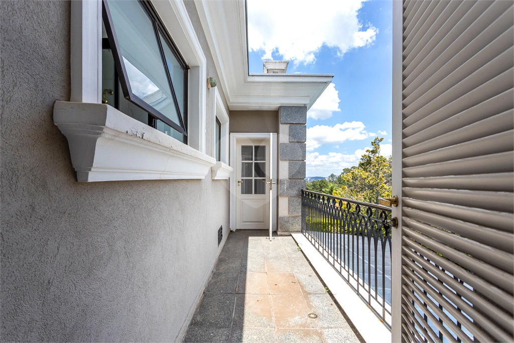 Casa de Luxo à Venda no Alphaville Residencial 0 – 4 Suítes, 1500m² de Terreno, Garagem para 10+ Car